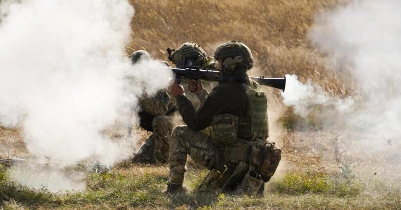 Під Бахмутом ворог намагається контратакувати, щоб сповільнити просування ЗСУ, - Калашніков