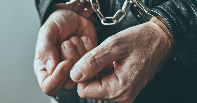 На Харківщині 83-річний чоловік розбещував школярок