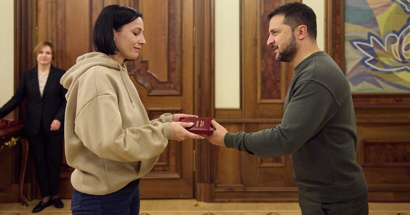 Власну кореспондентку 