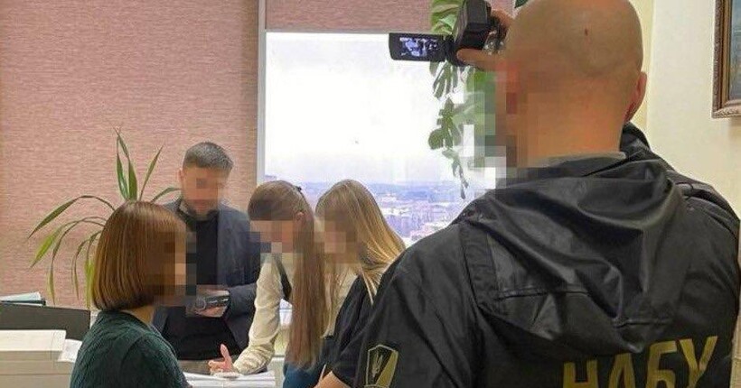 Чотирьох суддів Київського апеляційного суду викрили на хабарі в $35 тис