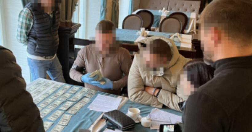 Львівський митник оформлював товари як 