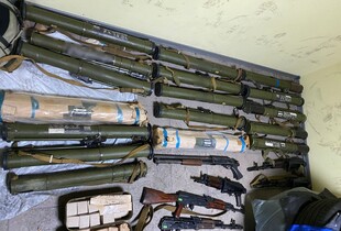 Мільйони готівки та схрон зброї: у Дніпрі викрили організоване злочинне угруповання