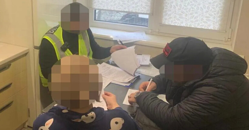 Розтрата 1,3 млн грн на закупівлі стільців для укриттів: у Києві судитимуть посадовицю