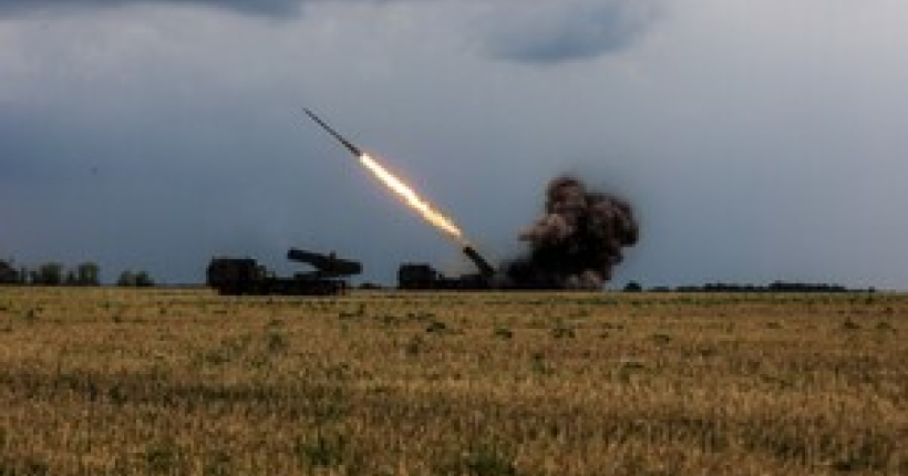 Внаслідок обстрілів Херсона постраждали двоє людей, — ОВА
