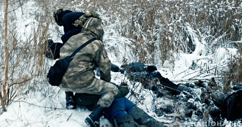 Каміння на 4,5 млн грн: на Рівненщині поліція викрила незаконних копачів бурштину