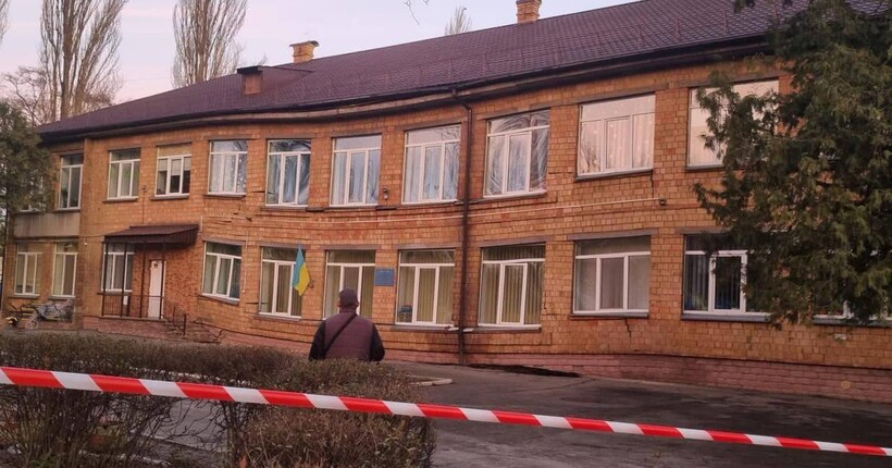 У Києві в одному з дитсадків просіла стіна (фото)