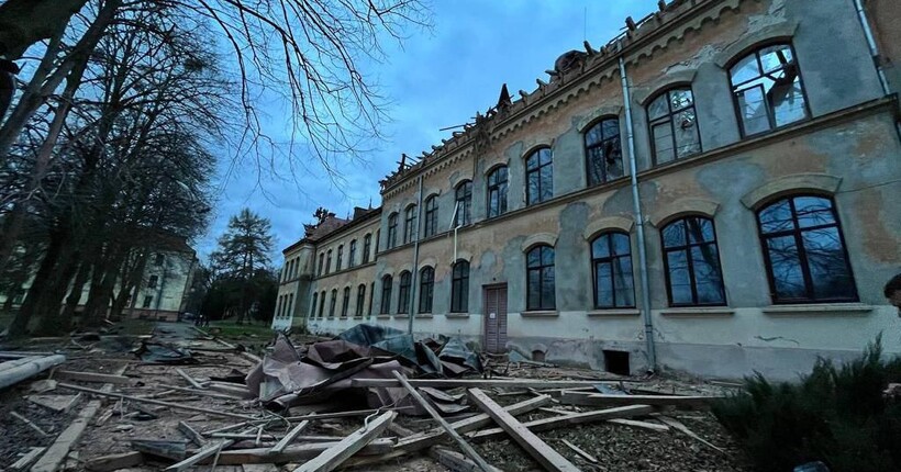 Львівщину вночі атакували 10 