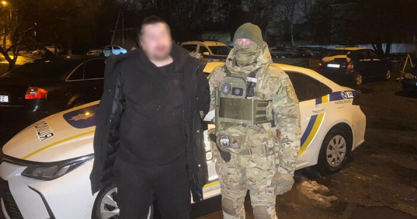 В Чернігові затримали чоловіків, які запустили феєрверк під час 