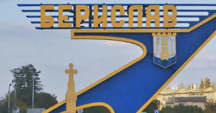 Толоконніков: Росіяни били керованими авіабомбами по Бериславу та скидали вибухівку з дронів