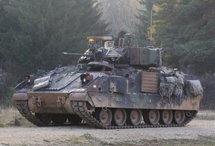 Авдіївський напрямок: як екіпаж Bradley нищить окупантів (відео)