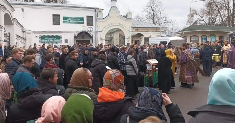СБУ вручила підозру клірику УПЦ МП за постановні мітинги у Києво-Печерській лаврі