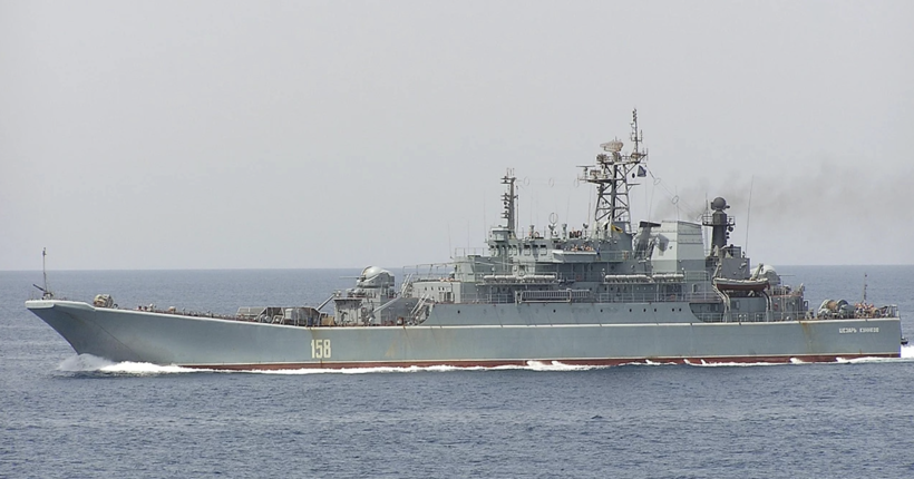 Пішов на корм рибам: підбірка мемів про знищення чергового російського корабля