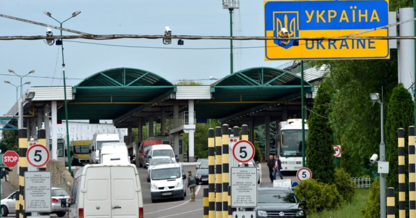 Польські фермери блокують п’ять пунктів пропуску, у чергах 1400 вантажівок, - ДПСУ
