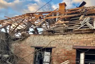 Зруйновано понад 20 будинків: окупанти знову накрили Нікополь з важкої артилерії