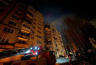 У Дніпрі окупанти вночі поцілили по багатоповерхівці: восьмеро поранених