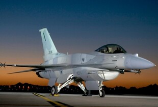 Президент показав тренування українських пілотів на F-16