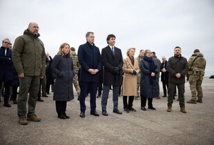Зеленський закликав українців до єднання: Ми можемо зробити більше за будь-якого диктатора