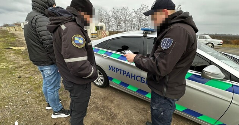На Миколаївщині затримали керівника Укртрансбезпеки на мільйонних поборах з перевізників