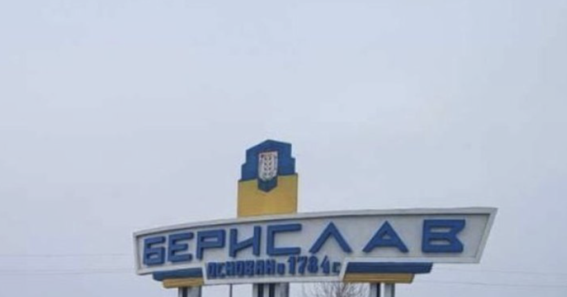 Окупанти скинули вибухівку на подвірʼя житлового будинку у Бериславі: є постраждалі