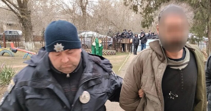На Миколаївщині чоловік викрав 8-річну дівчину і тримав її у схованці під землею 
