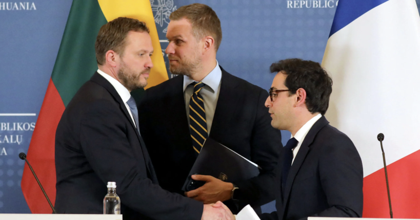 ЗМІ: Франція створює альянс країн, потенційно готових відправити війська в Україну