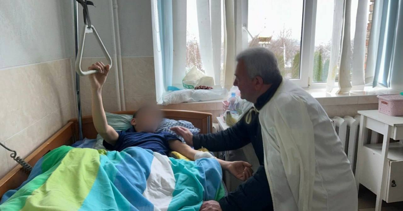 У Дубно на Рівненщині шестикласника на перерві вдарили ножем у живіт 