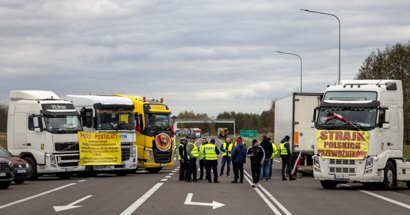 Пропуск вантажівок і автобусів через ПП 