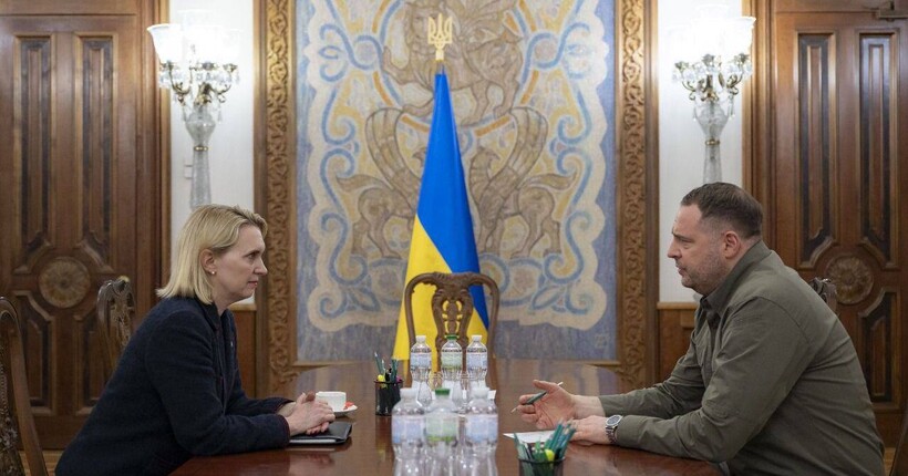 Єрмак зустрівся із послом США, щоб обговорити останні ракетні атаки рф