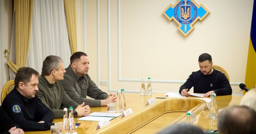 Росіяни вночі намагалися поцілити у Канівську та Дністровську ГЕС, - Зеленський