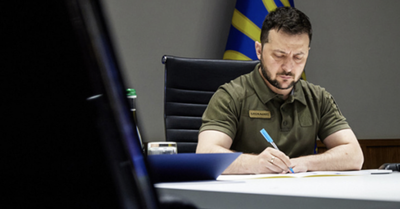 Зеленський звільнив Шефіра з посади першого помічника президента та низку своїх радників