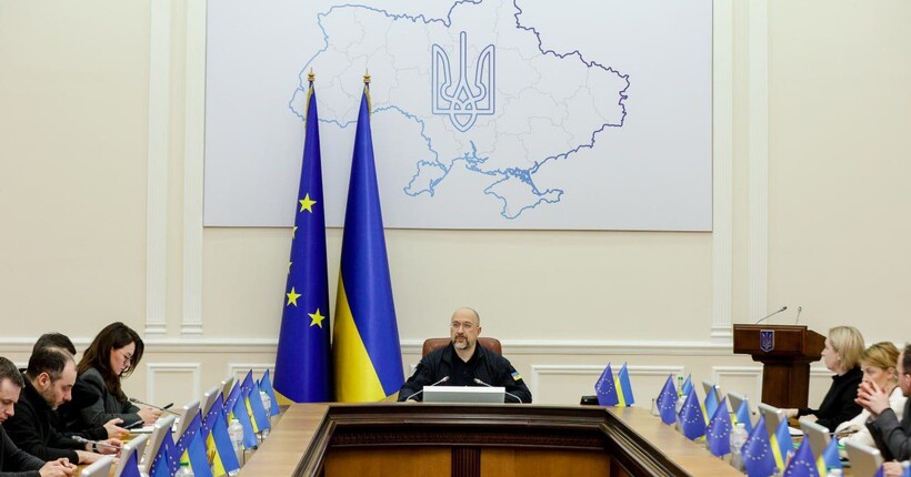 Шмигаль: Мінімальна зарплата з 1 квітня зросте до 8000 грн