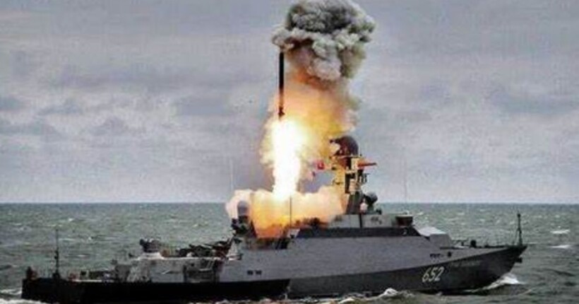 Ракетоносії рф у Чорному морі споряджені, удари можуть завдаватися навіть з бухт, - Гуменюк