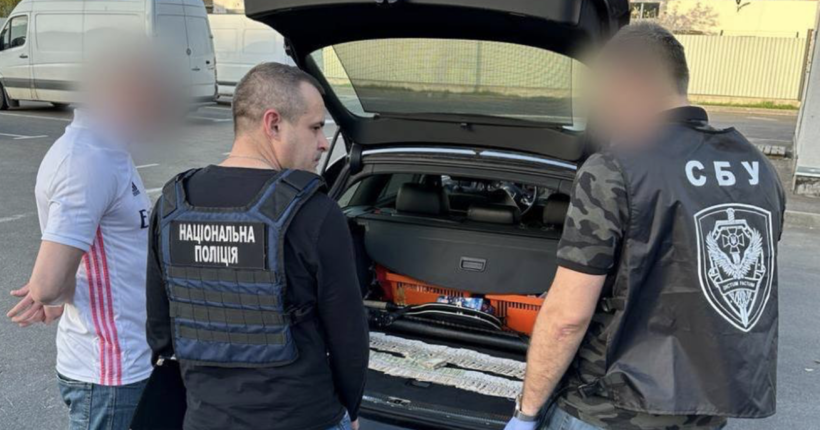 Посадовця Київської митниці затримали під час одержання хабаря