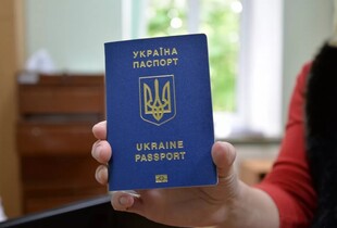Чоловіки призовного віку за кордоном більше не зможуть отримати закордонні паспорти, - постанова