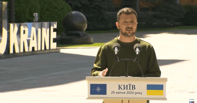 Зеленський: Американська допомога вже почала надходити до України