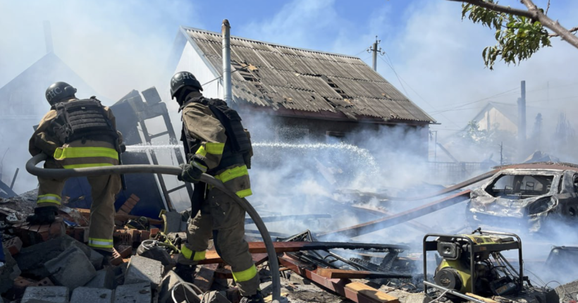 Росіяни знову вгатили по Нікополю: у місті є руйнування та постраждалі