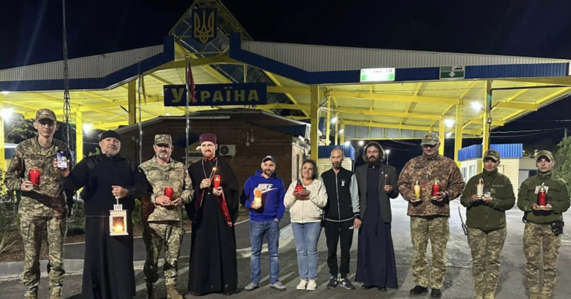 До України вночі привезли Благодатний вогонь з Єрусалиму