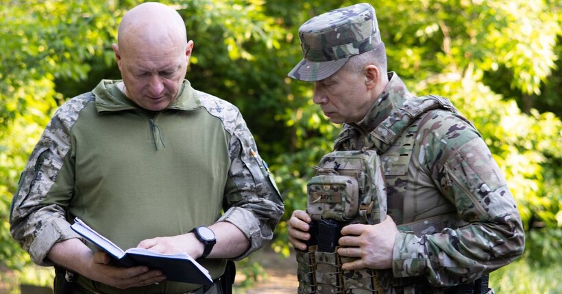 Наші війська стримують наступ ворога на Покровському та Курахівському напрямках, - Сирський