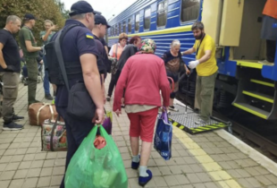 Наступ росіян на Харківщині: з регіону вже вдалося евакуювати майже дві тисячі осіб