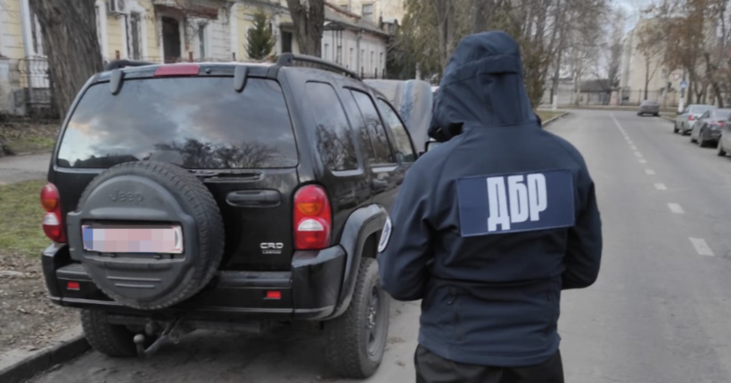 Військовий продав три авто, передані ЗСУ благодійним фондом: він постане перед судом