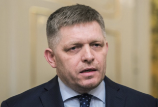 Фіцо підстрелили: в мережі зʼявилися кадри перших секунд після стрілянини у словацького премʼєра