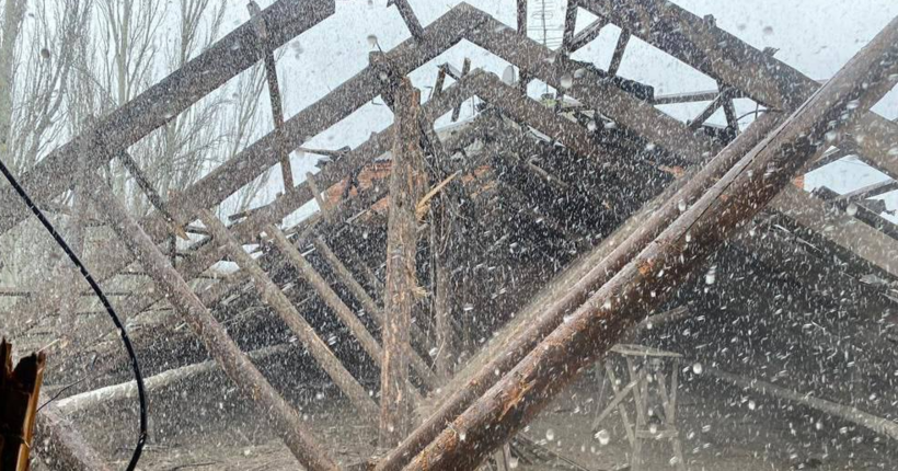 Ворог завдав удару по Кураховому на Донеччині: постраждала співробітниця лікарні 