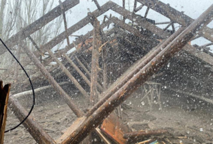 Ворог завдав удару по Кураховому на Донеччині: постраждала співробітниця лікарні 