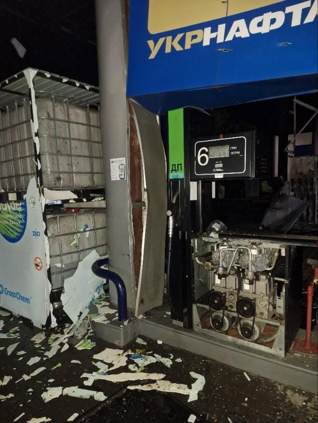 Атака на АЗС на Хмельниччині - UKRNAFTA показала заправку після удару
