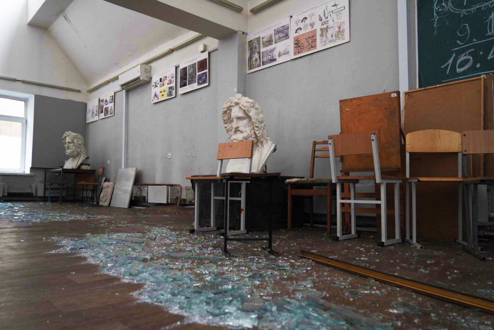 Нічна атака на Київ пошкодила корпус КНУБА - фото