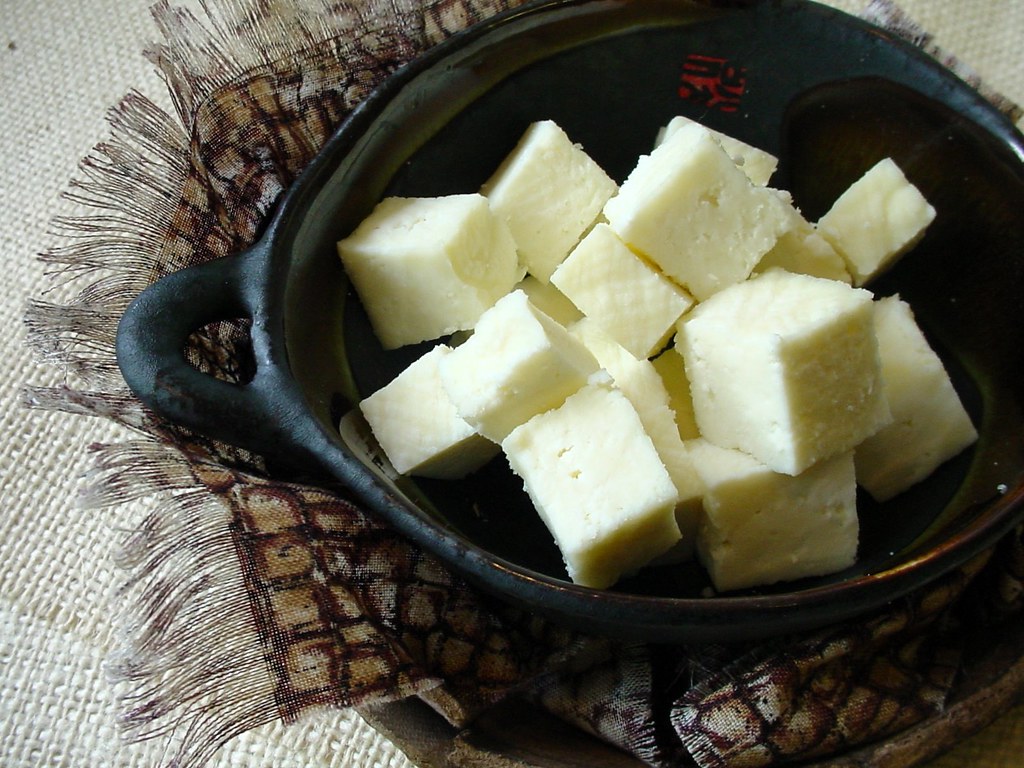 Як приготувати сир в домашніх умовах 