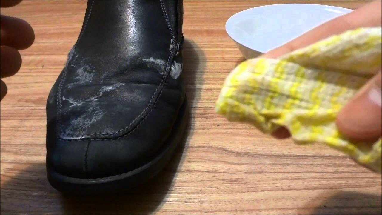 Як очистити взуття від сольових плям