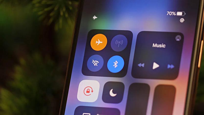 Режим польоту на iPhone - як ця функція допомагає відновити звʼязок