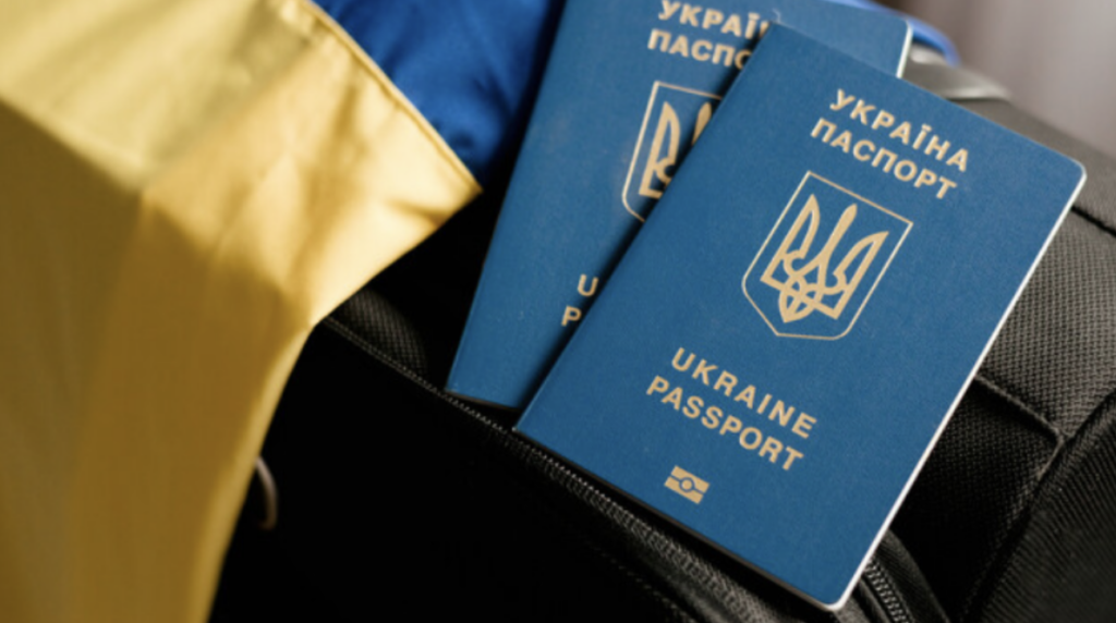 Правила перетину кордону для держслужбовців мають декілька винятків, нагадав Андрій Демченко.