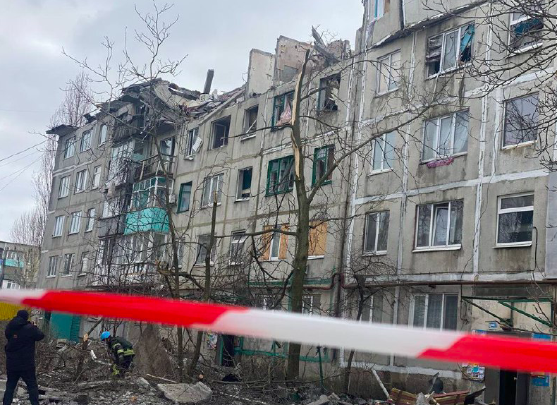 У Покровську з-під завалів багатоповерхівки рятувальники дістали тіло пенсіонера